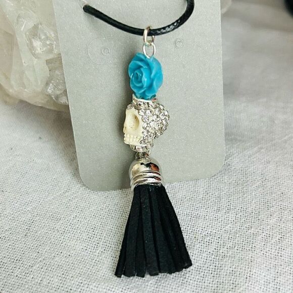 Rhinestone Scull Day Of the Dead Halloween Tassel Necklace - Picture 3 of 6